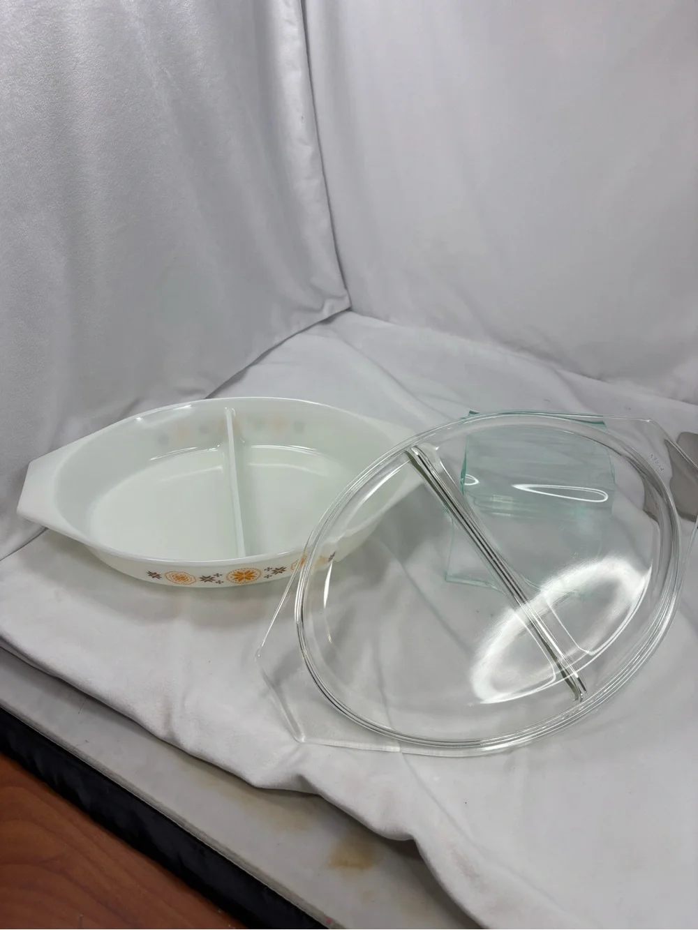 Vintage PYREX Town & Country Divided Casserole Dish 1.5 Qt with Lid 1960s. EUC